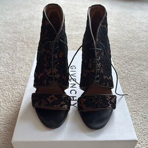 Givenchy - lace sandal - 37